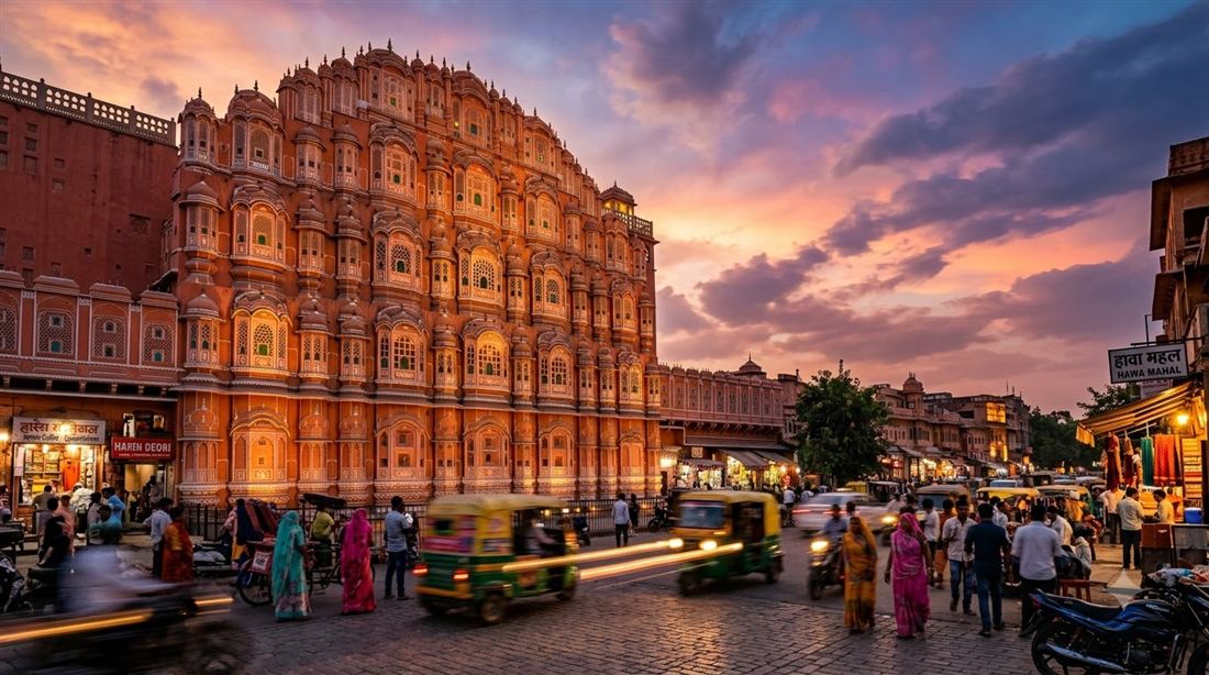 Hawa Mahal in Jaipur glowing at sunset